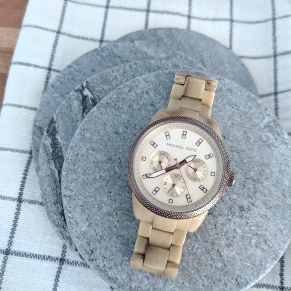 ⚠️ MOVING ⚠️Michael Kors Watch - Picture 5 of 5